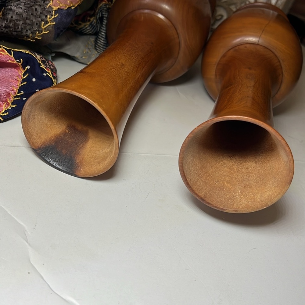 Beautiful Pair of Hand carved wooden vases - Picture 2 of 9